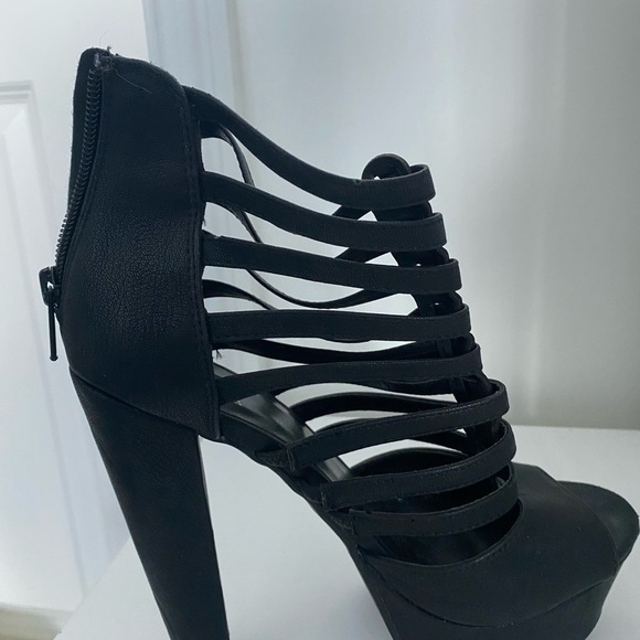 SEXY HIGH HEELS - Picture 3 of 5